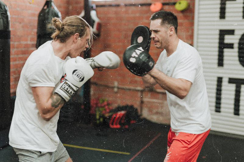 Hombres practicando Boxeo